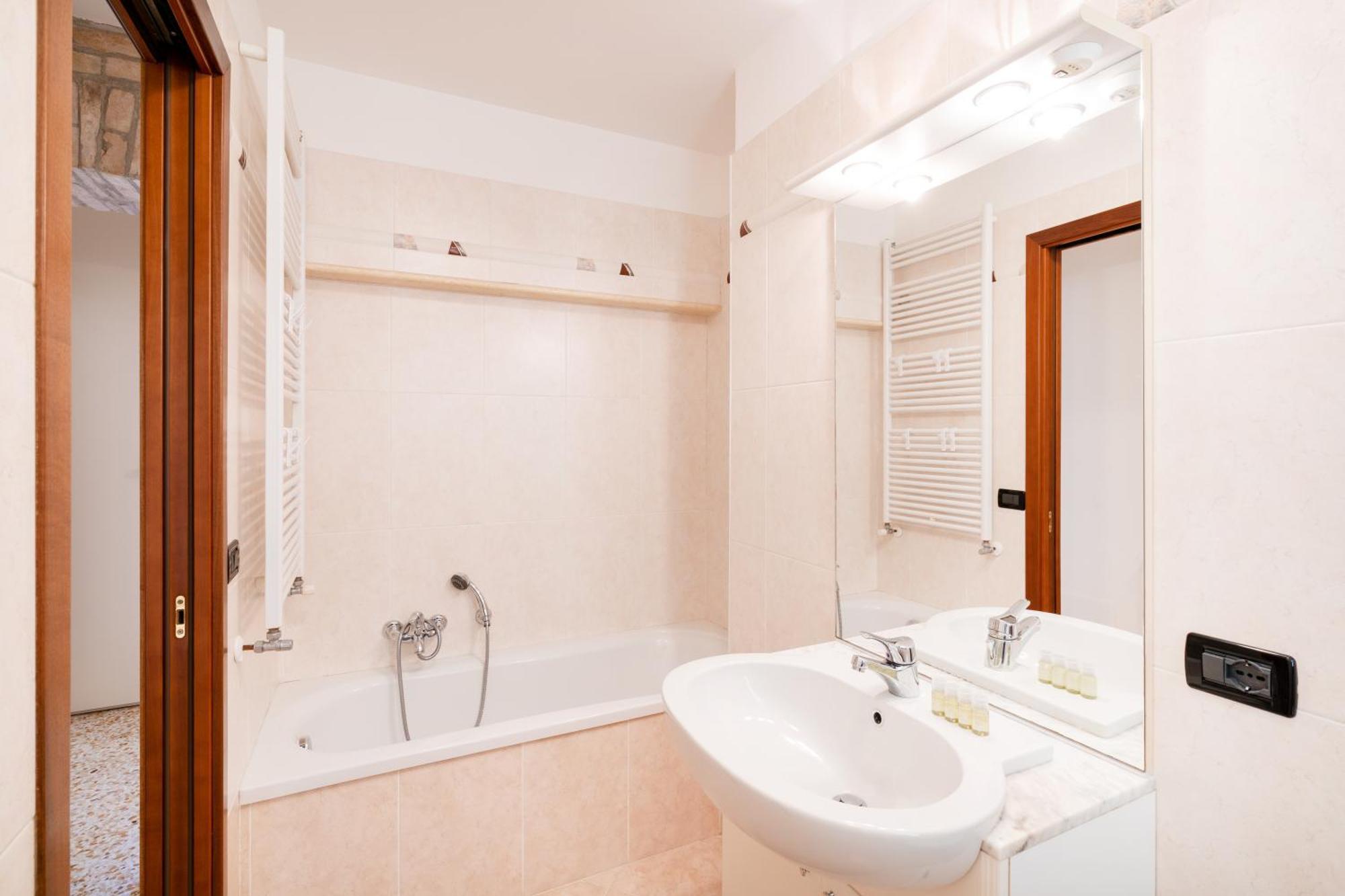 Elegante E Luminoso, Spazio Esterno Privato Apartamento *